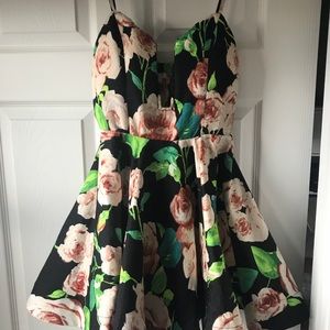 Boutique floral party dress, Size S 🌸